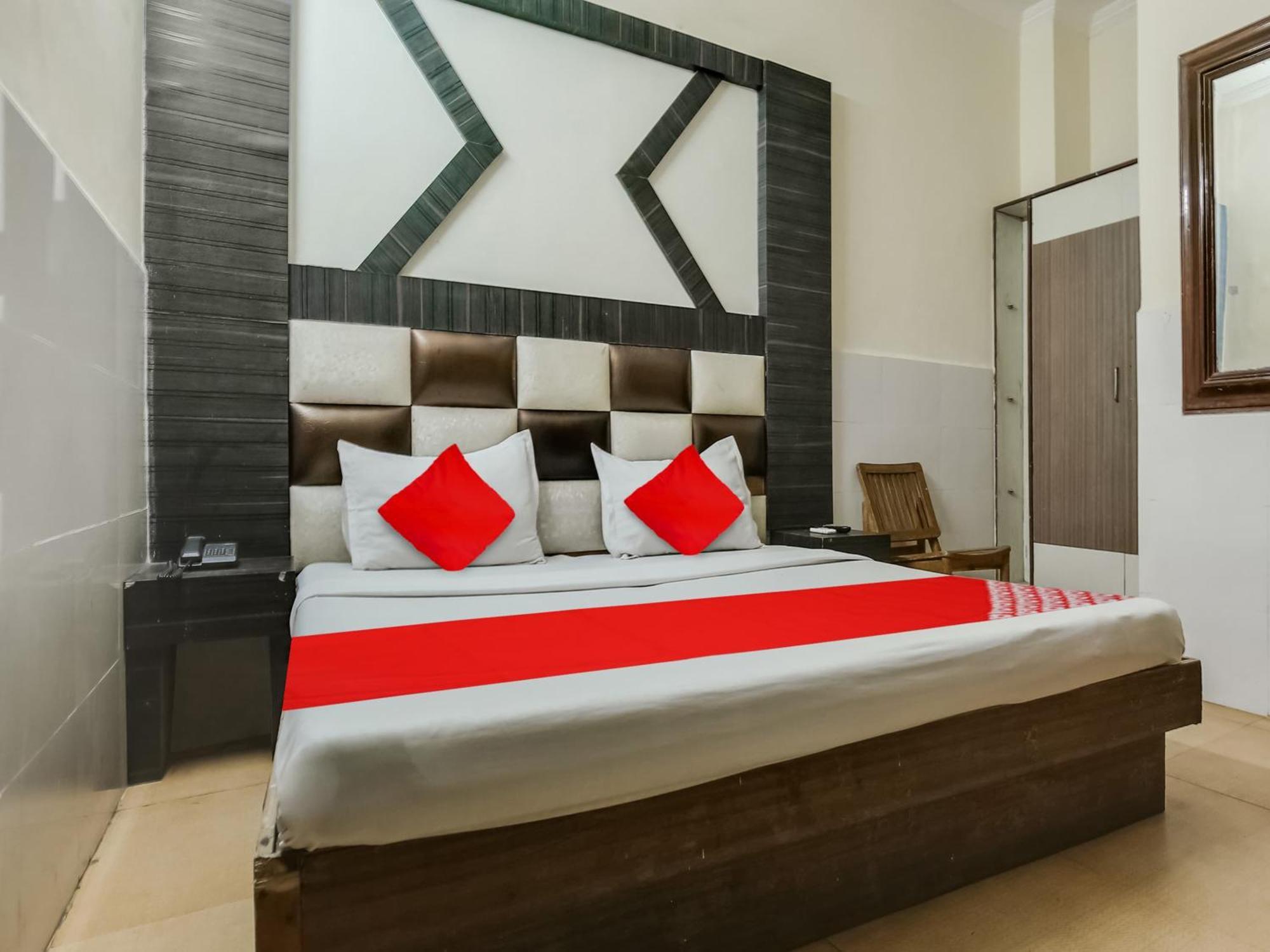 Oyo Hotel Shagun Chandīgarh Zewnętrze zdjęcie